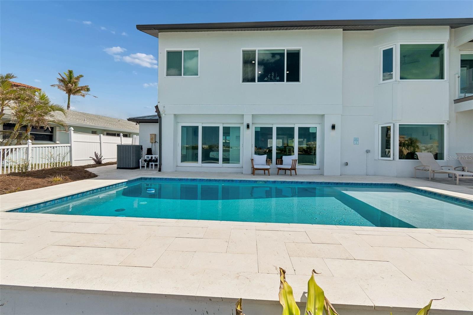 Listing photo id 57 for 478 Harbor Drive N