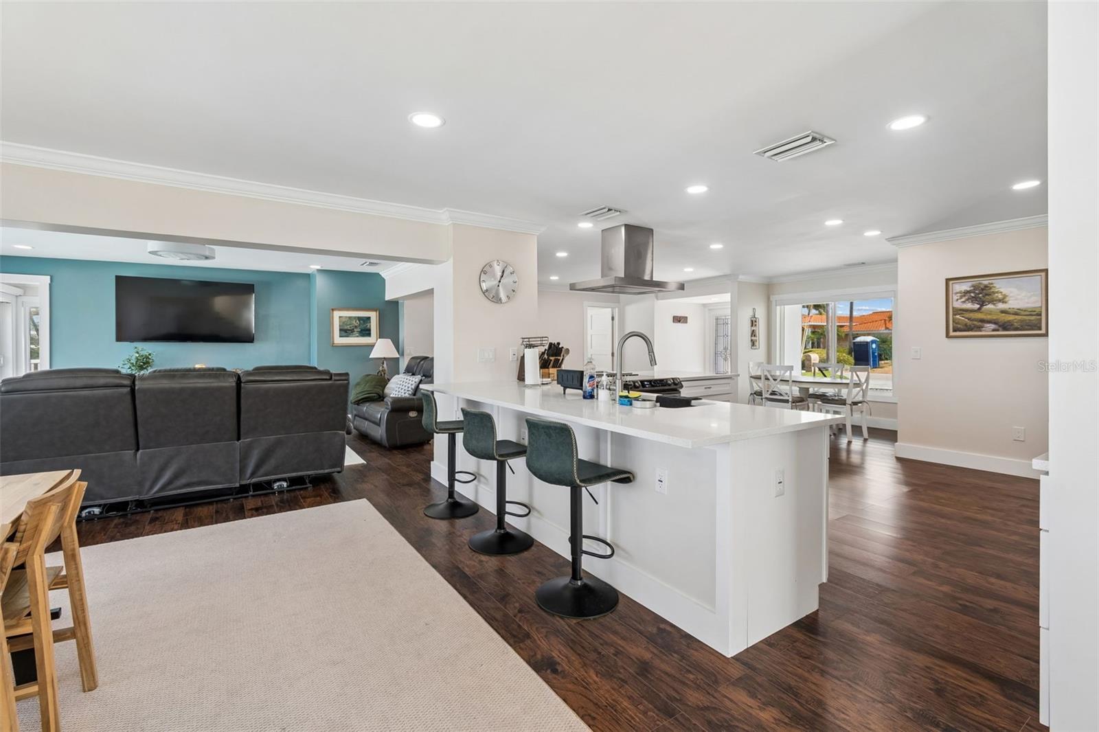 Listing photo id 4 for 478 Harbor Drive N