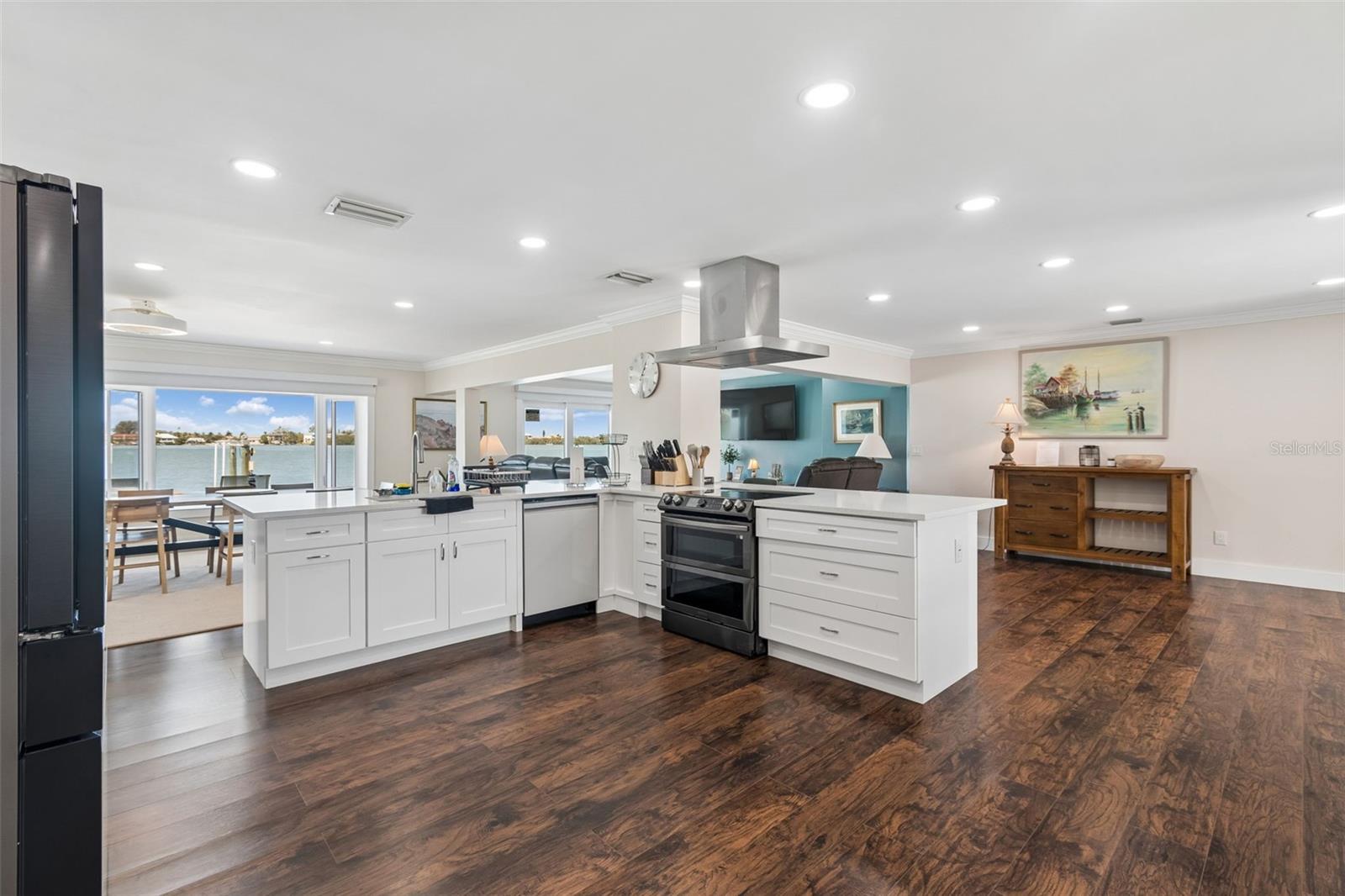 Listing photo id 5 for 478 Harbor Drive N