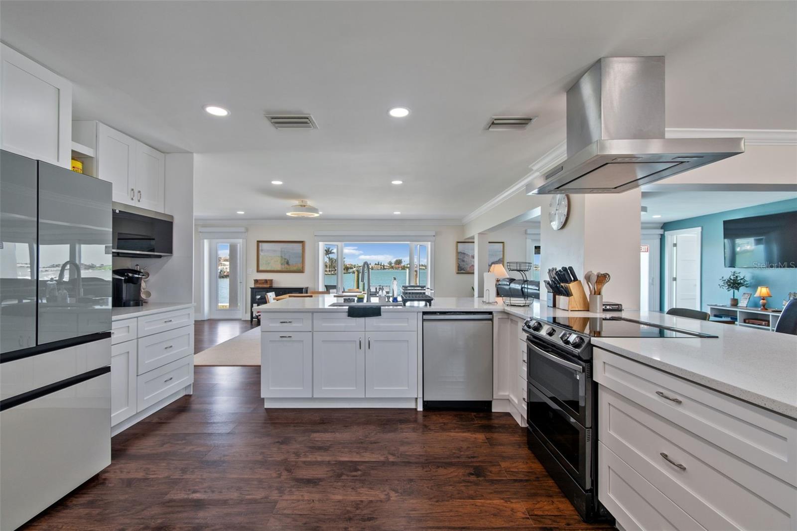 Listing photo id 6 for 478 Harbor Drive N