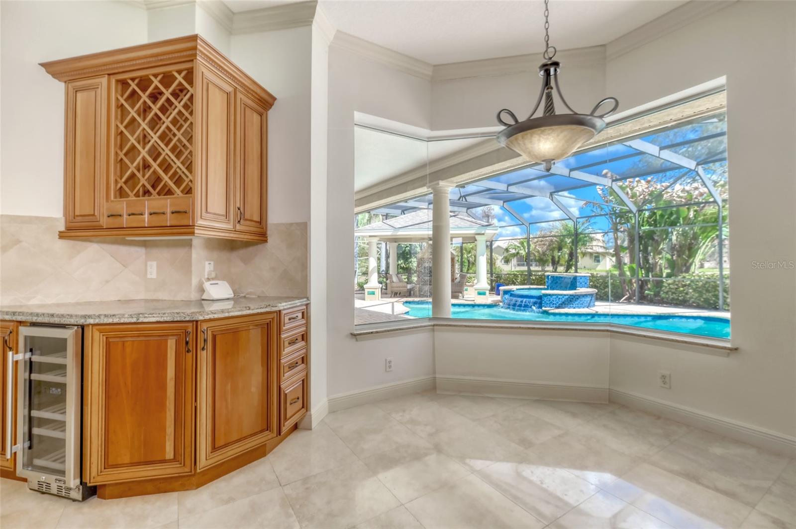 Listing photo id 9 for 2983 Wentworth Way