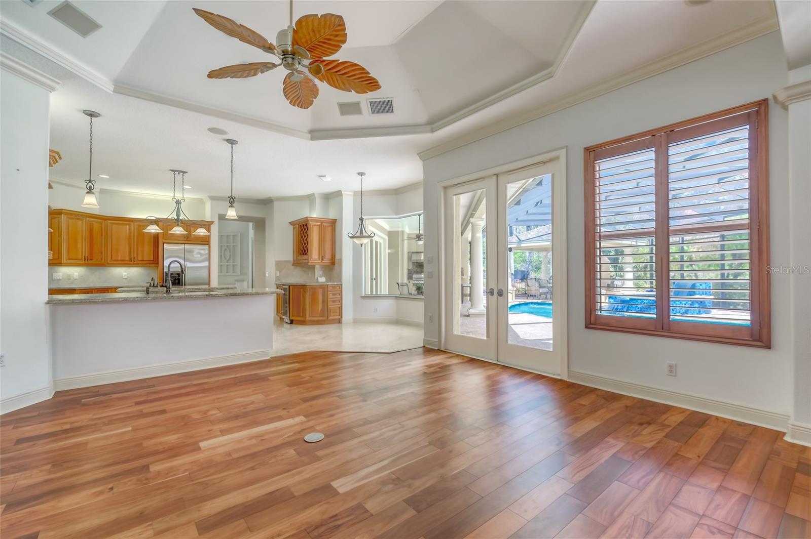 Listing photo id 13 for 2983 Wentworth Way