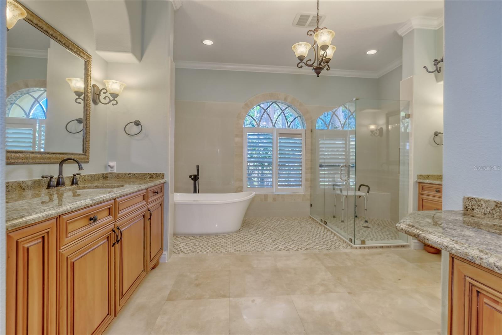 Listing photo id 17 for 2983 Wentworth Way