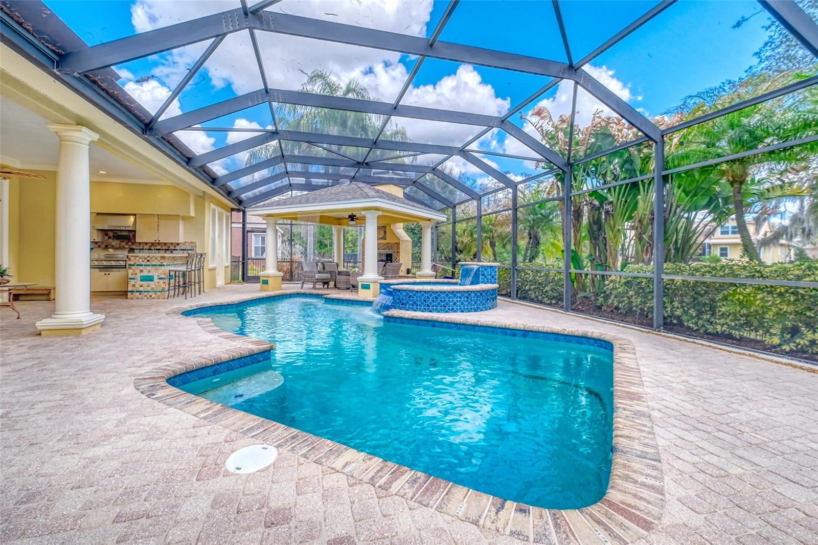 Listing photo id 24 for 2983 Wentworth Way