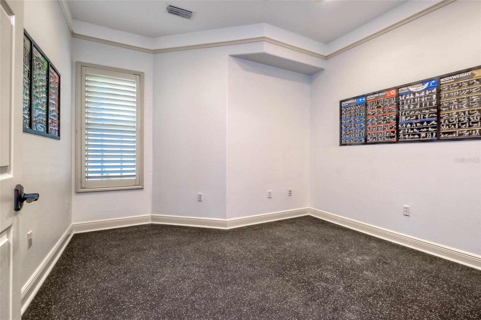 Listing photo id 37 for 2983 Wentworth Way