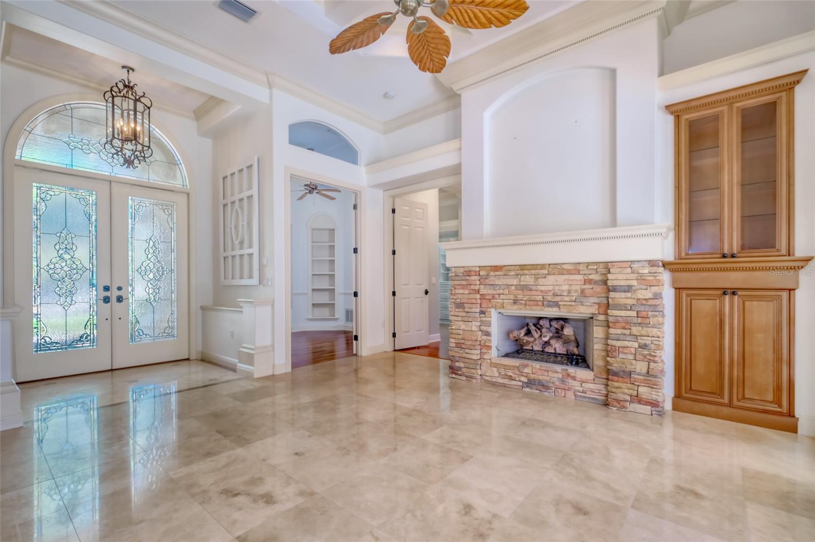 Listing photo id 2 for 2983 Wentworth Way