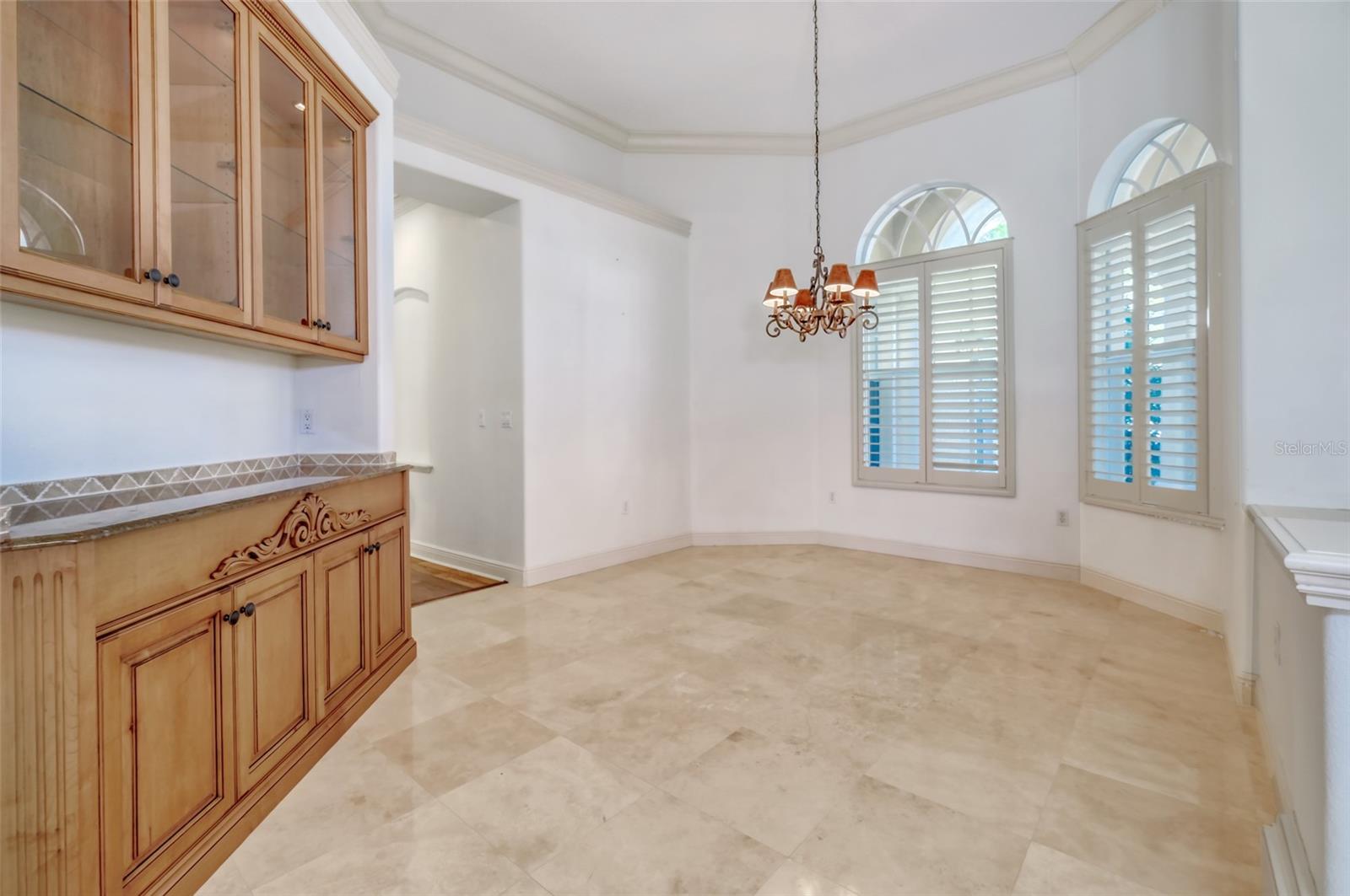 Listing photo id 5 for 2983 Wentworth Way