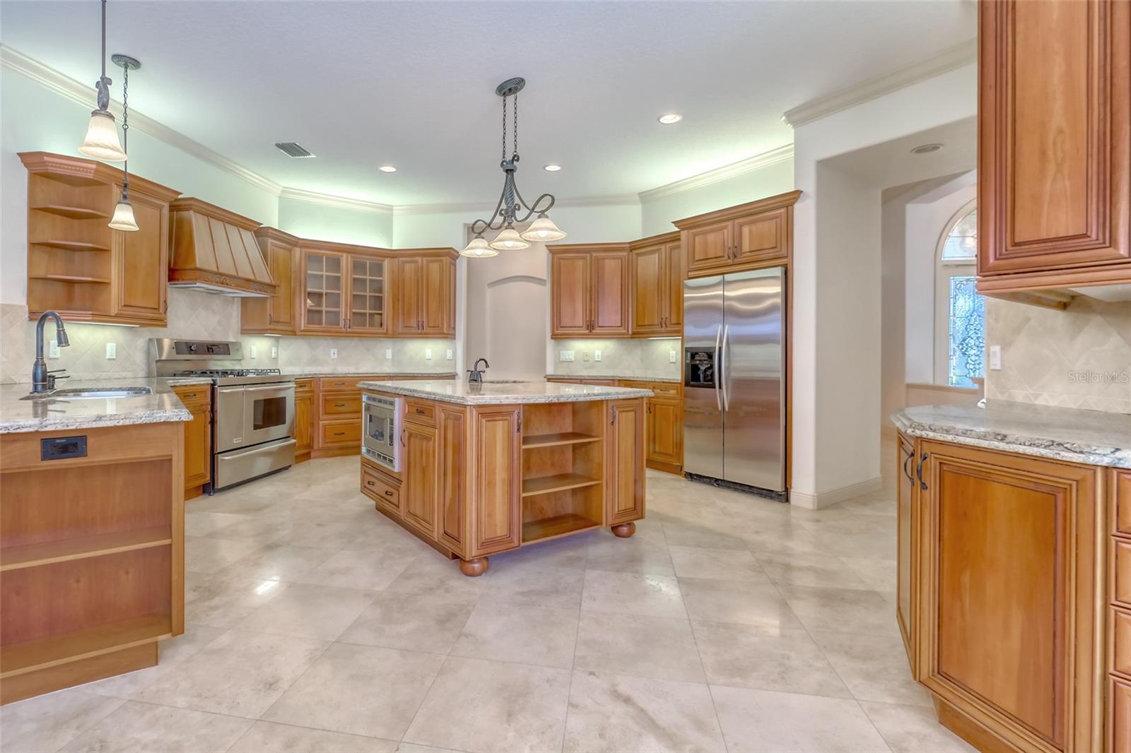 Listing photo id 6 for 2983 Wentworth Way