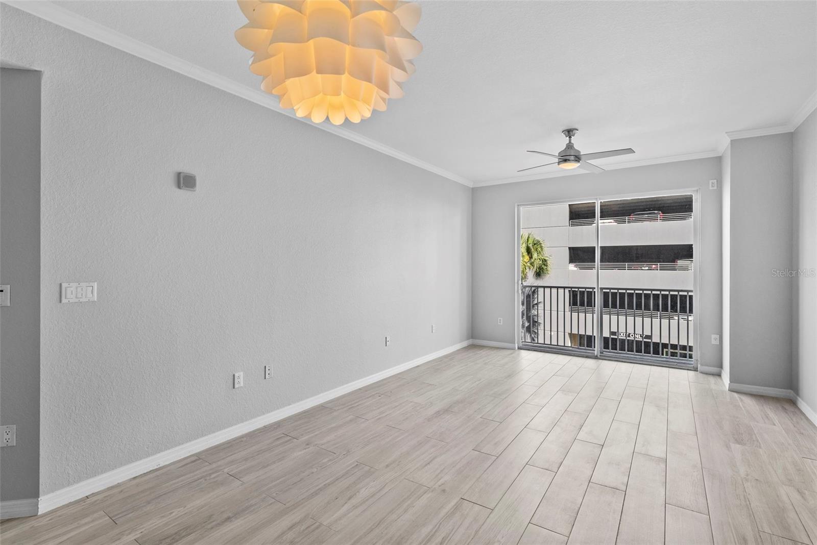 Image 10 of 39 For 700 Harbour Island  238