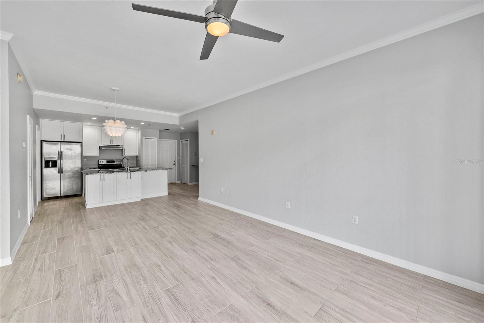 Image 13 of 39 For 700 Harbour Island  238