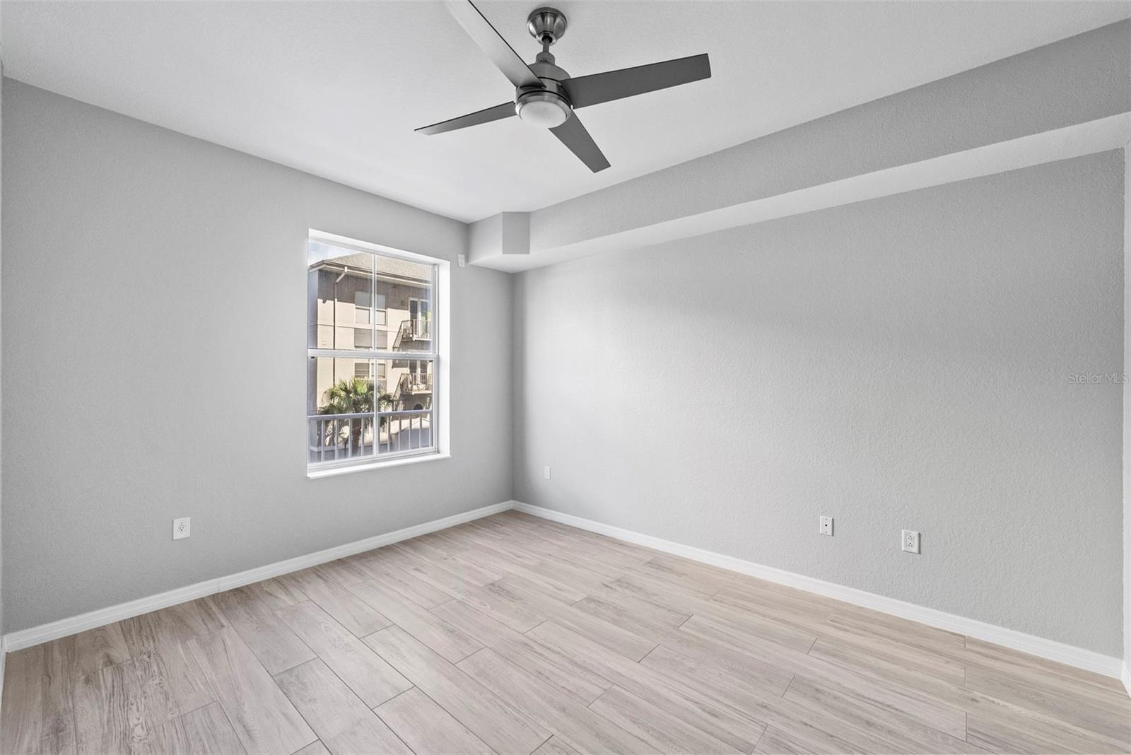 Image 14 of 39 For 700 Harbour Island  238