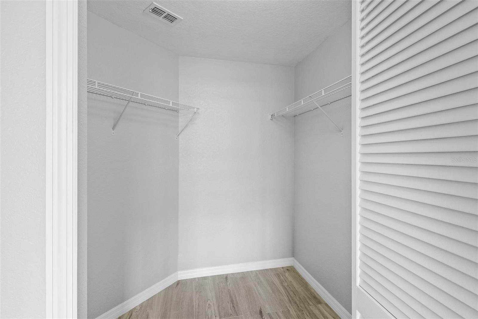 Image 23 of 39 For 700 Harbour Island  238