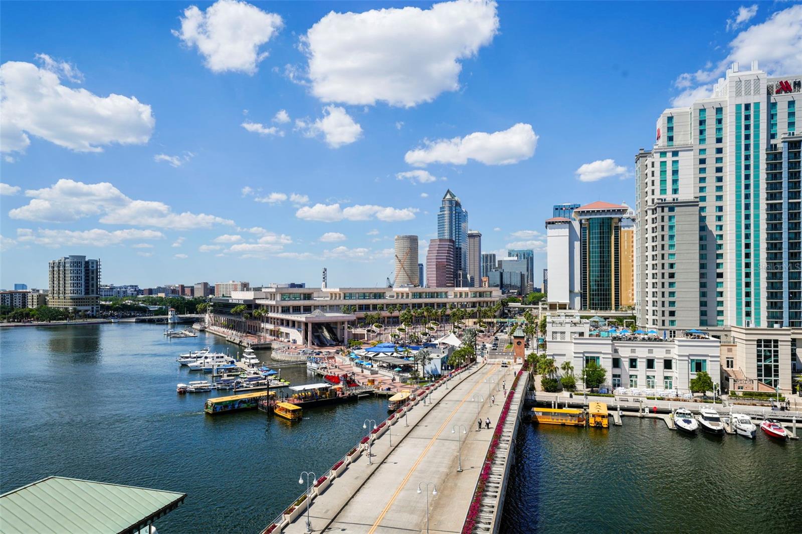 Image 3 of 39 For 700 Harbour Island  238