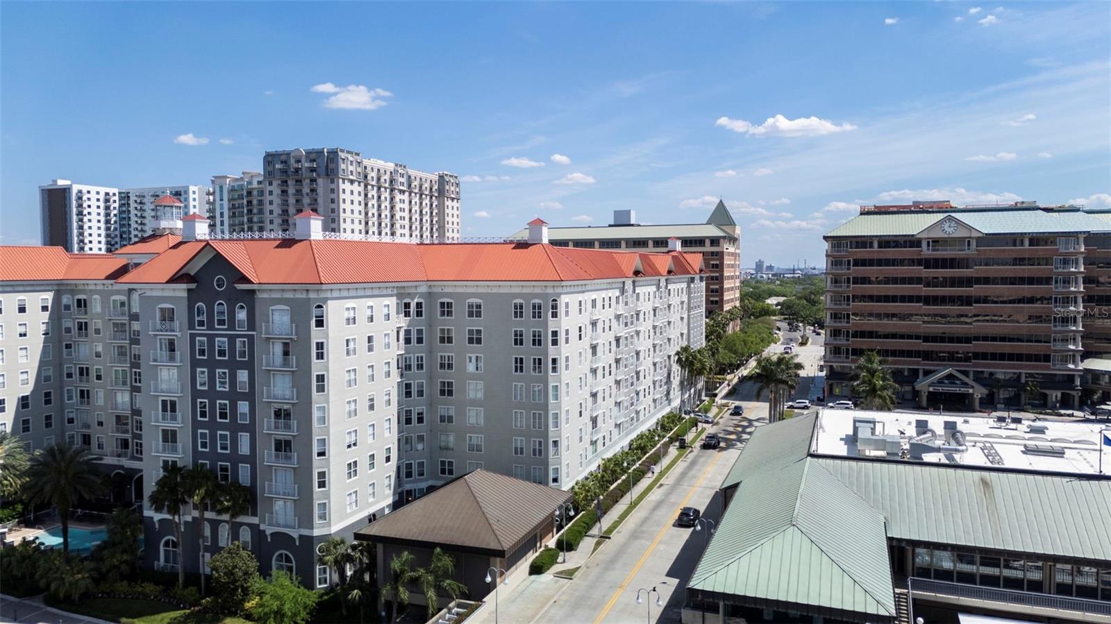 Image 34 of 39 For 700 Harbour Island  238