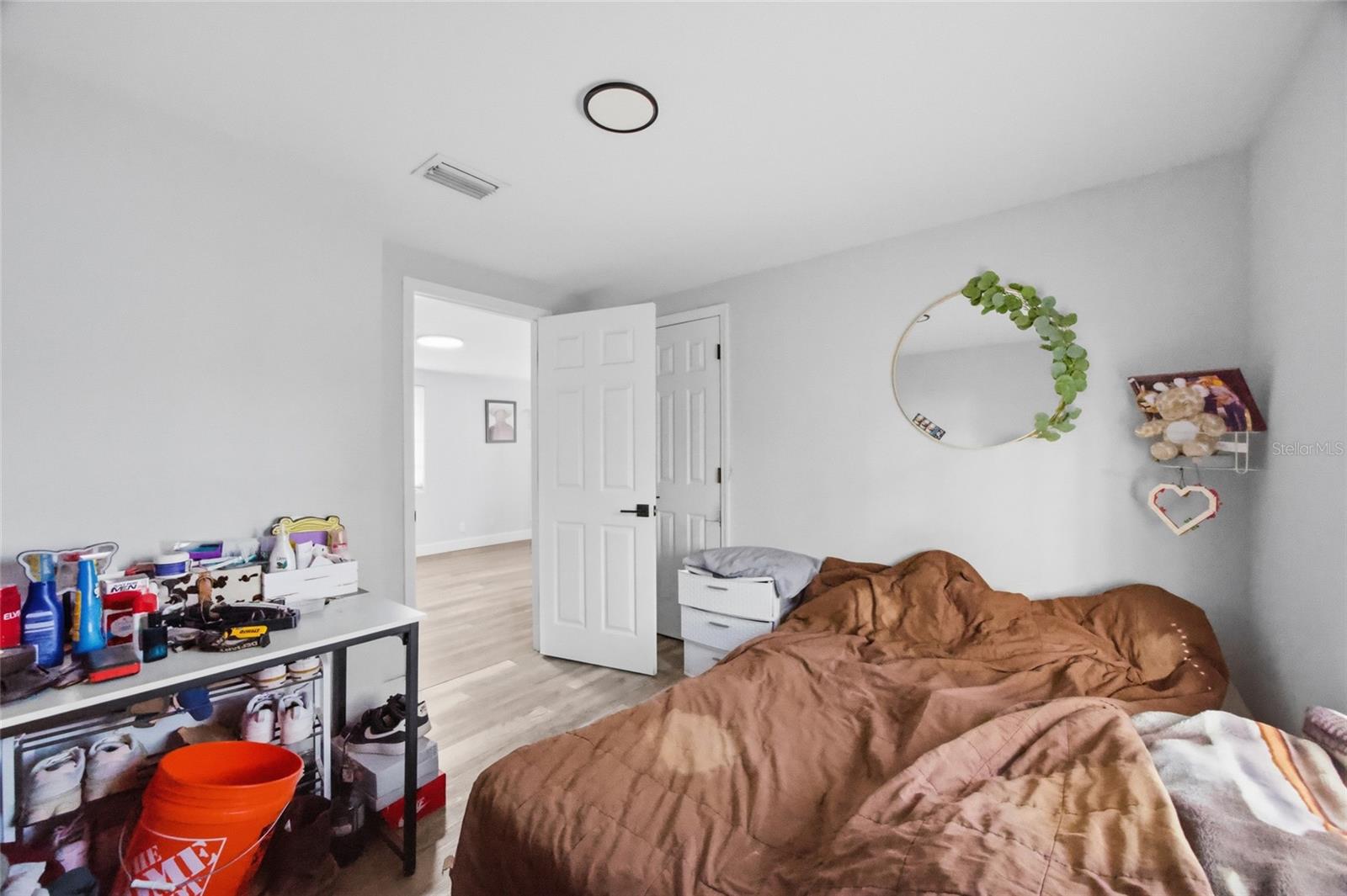 Image 12 of 21 For 907 Center Street