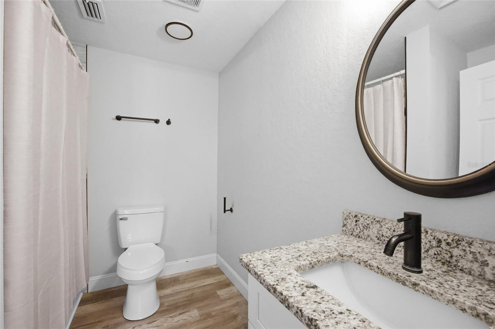 Image 14 of 21 For 907 Center Street