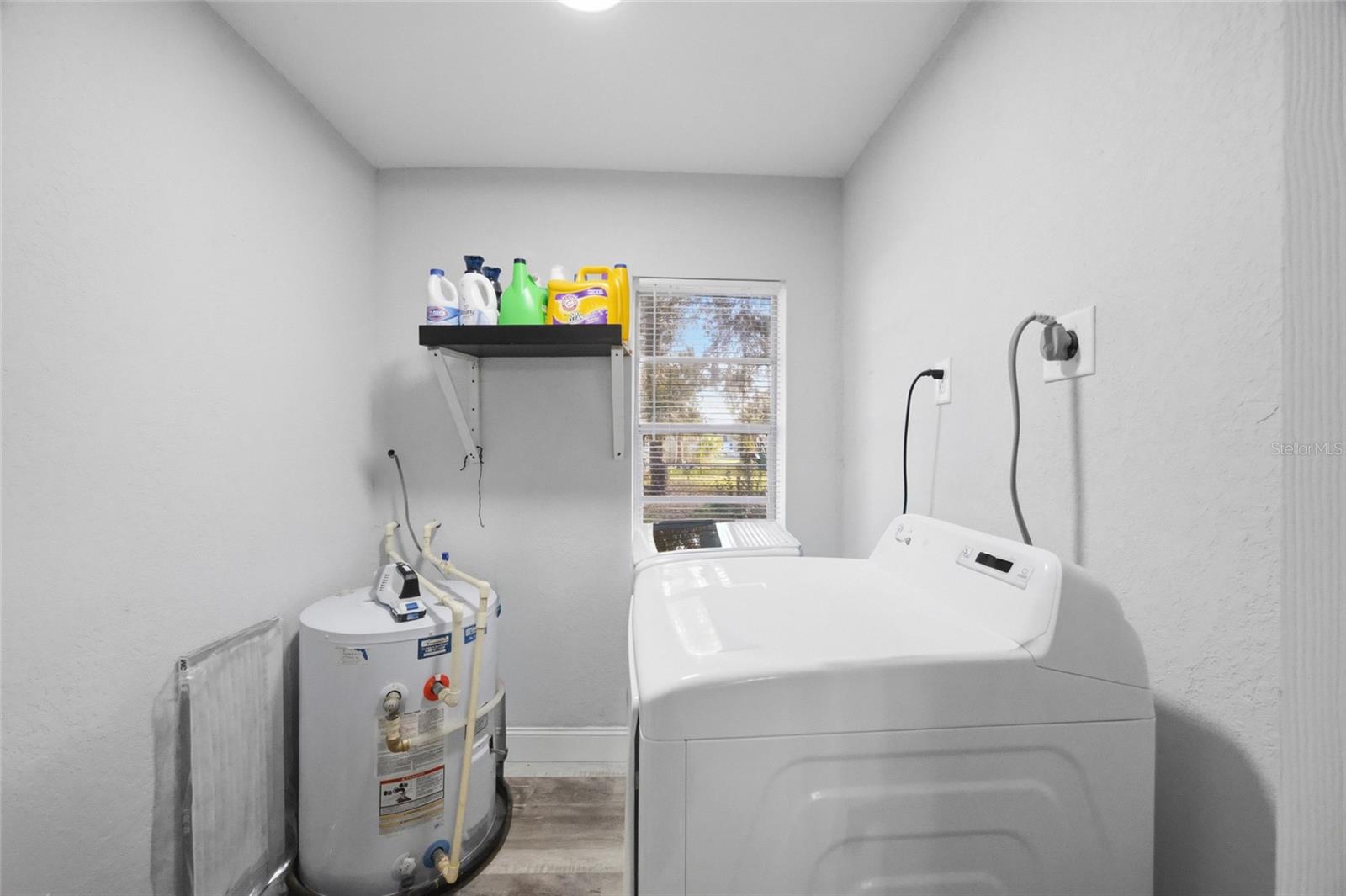 Image 16 of 21 For 907 Center Street