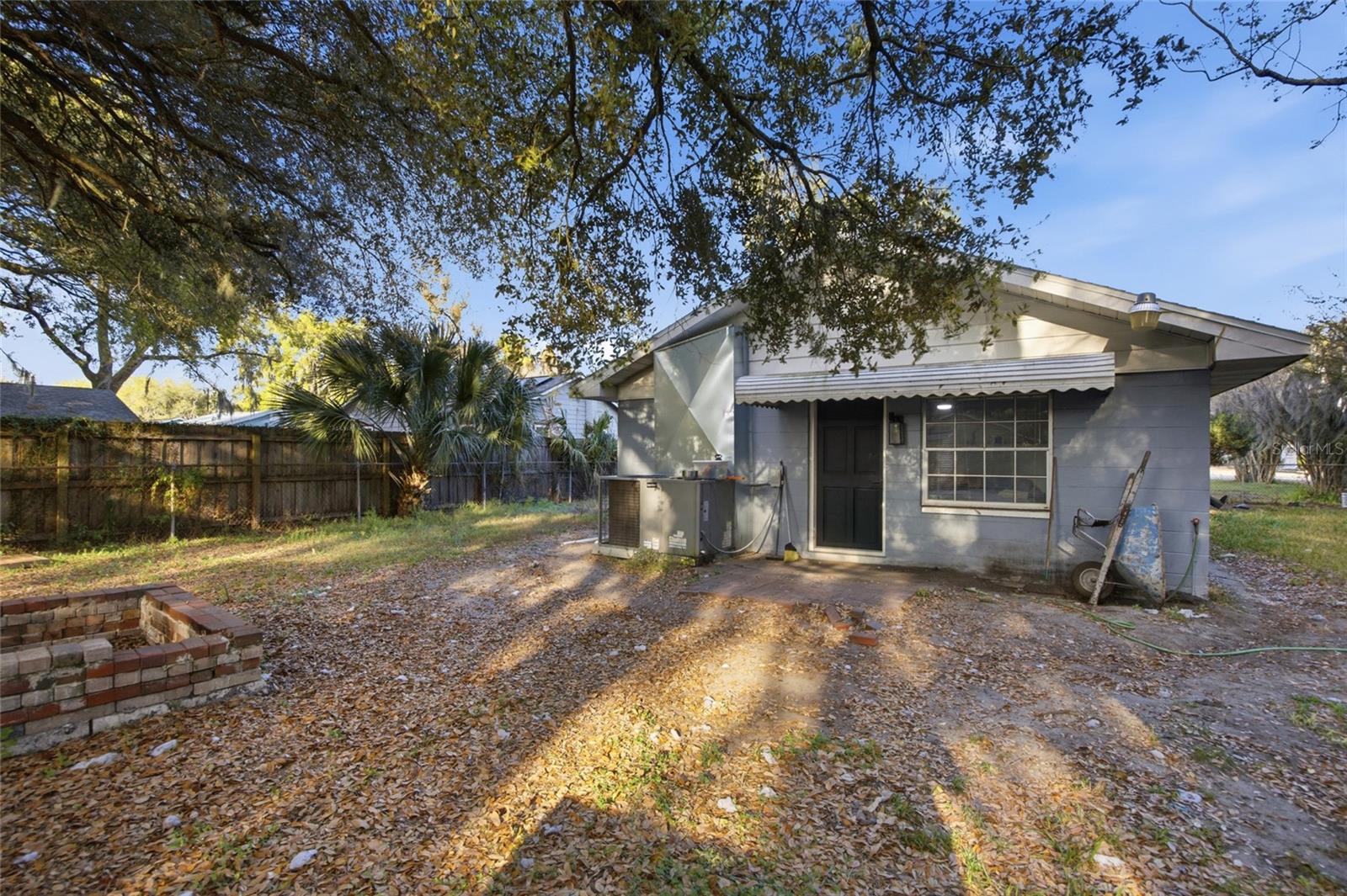 Image 17 of 21 For 907 Center Street