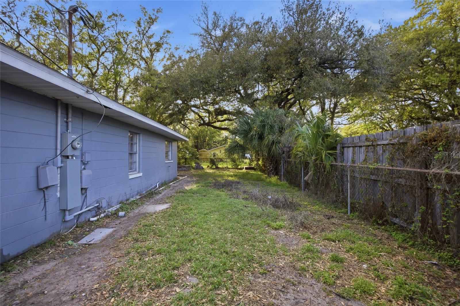 Image 19 of 21 For 907 Center Street