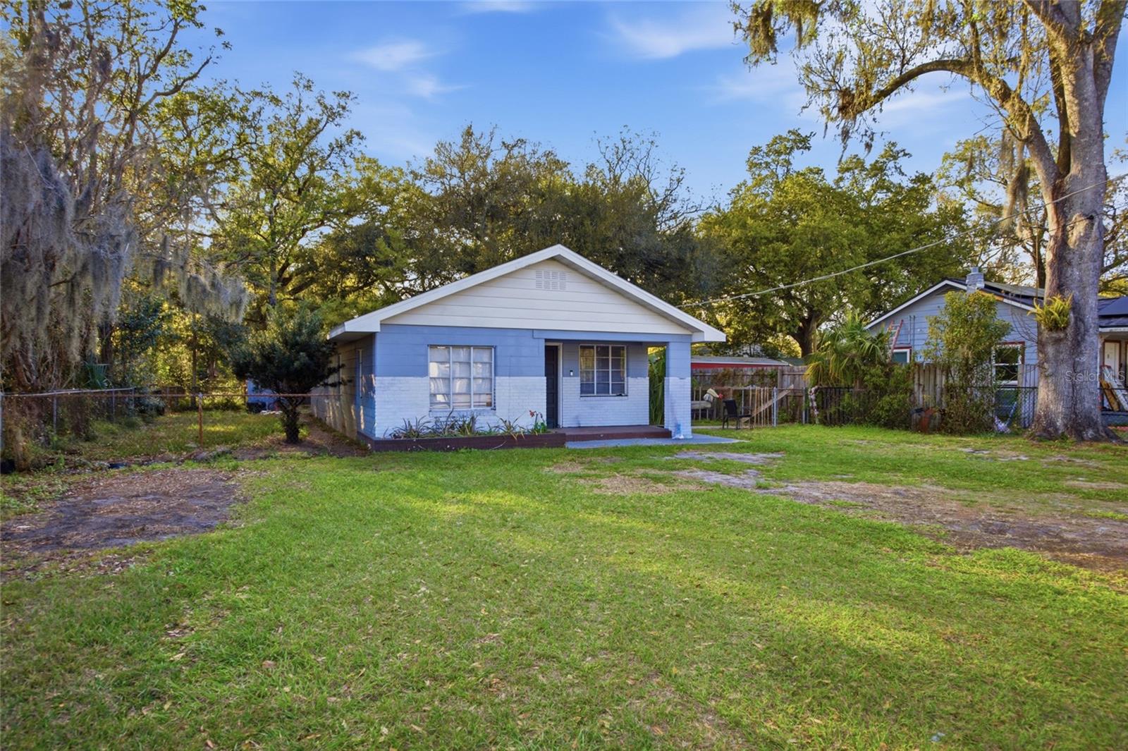 Image 2 of 21 For 907 Center Street