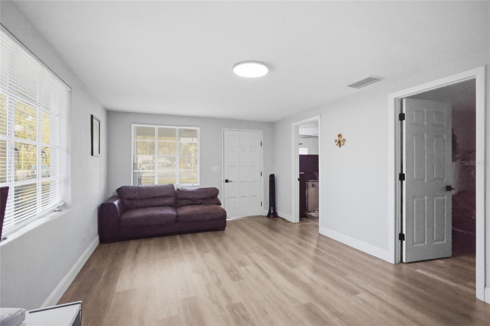 Image 6 of 21 For 907 Center Street