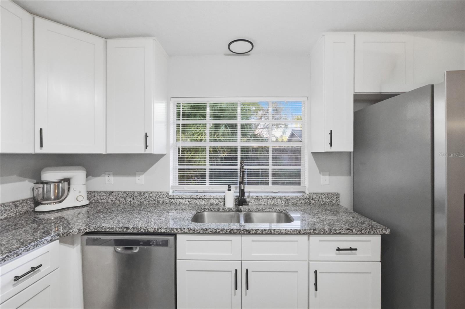 Image 8 of 21 For 907 Center Street