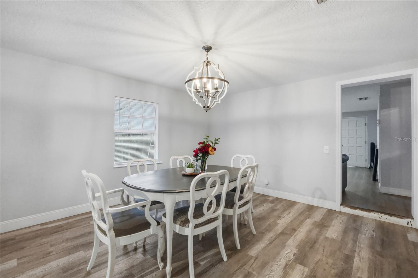 Image 9 of 21 For 907 Center Street