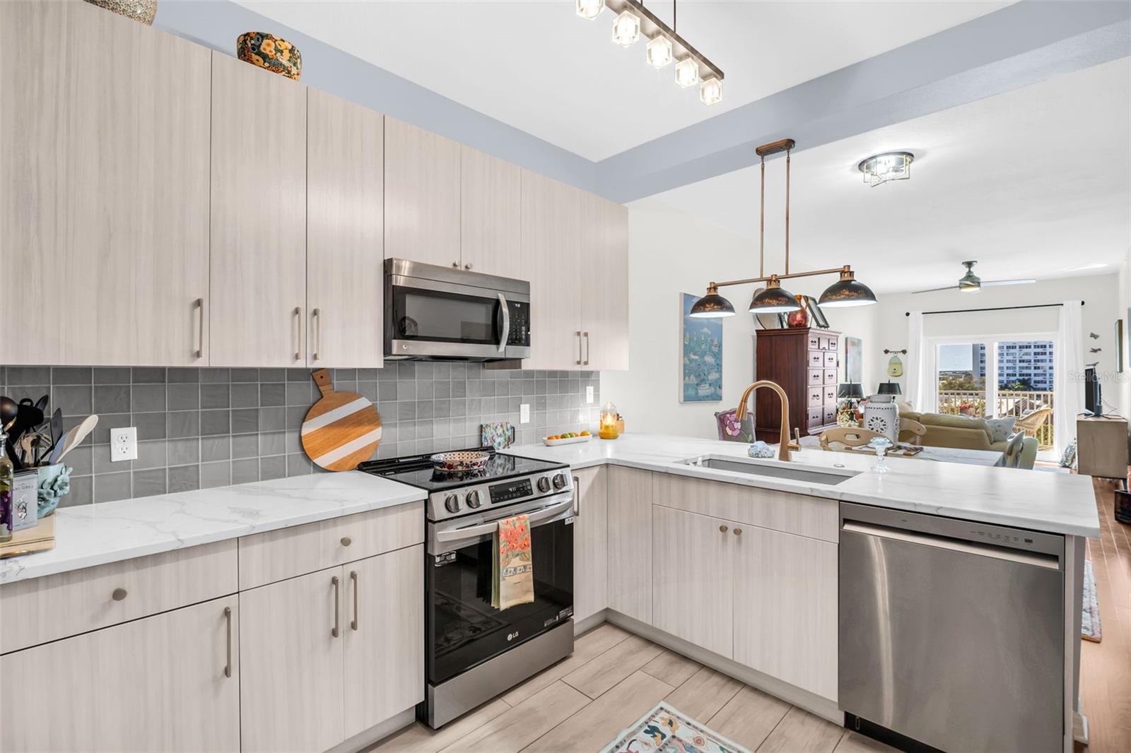 Image 4 of 40 For 316 8th Street S 402