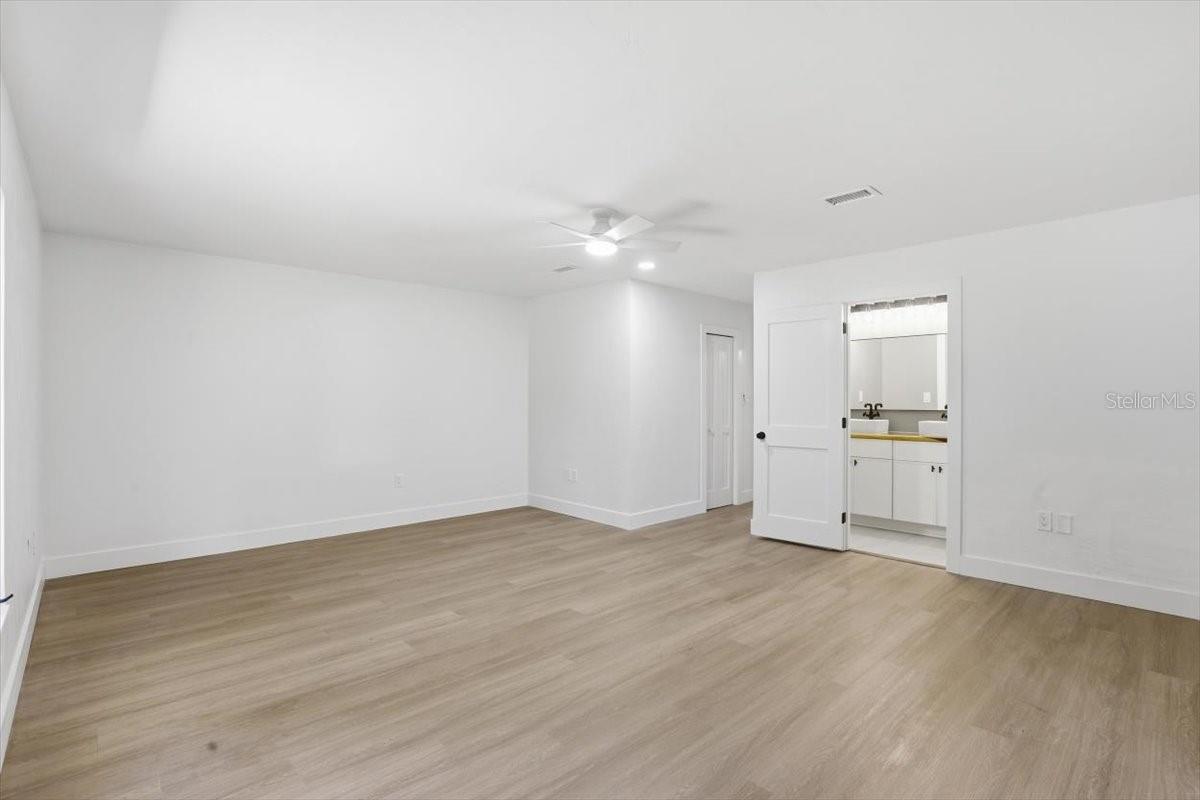 Image 18 of 36 For 20805 162nd Avenue