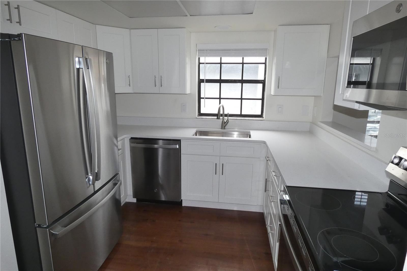 Image 11 of 40 For 5756 Calais Boulevard N 8