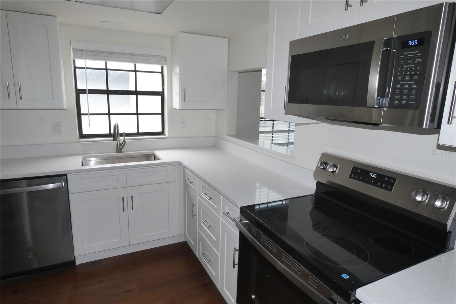 Image 13 of 40 For 5756 Calais Boulevard N 8