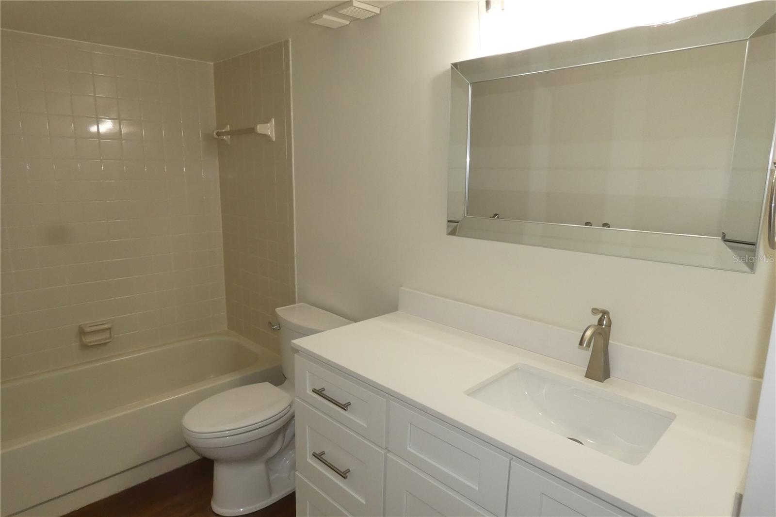 Image 18 of 40 For 5756 Calais Boulevard N 8