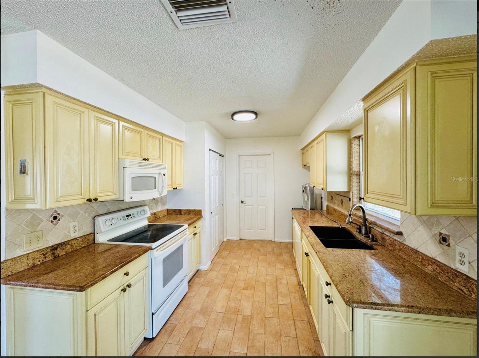 Image 16 of 20 For 7423 Mohawk Trail