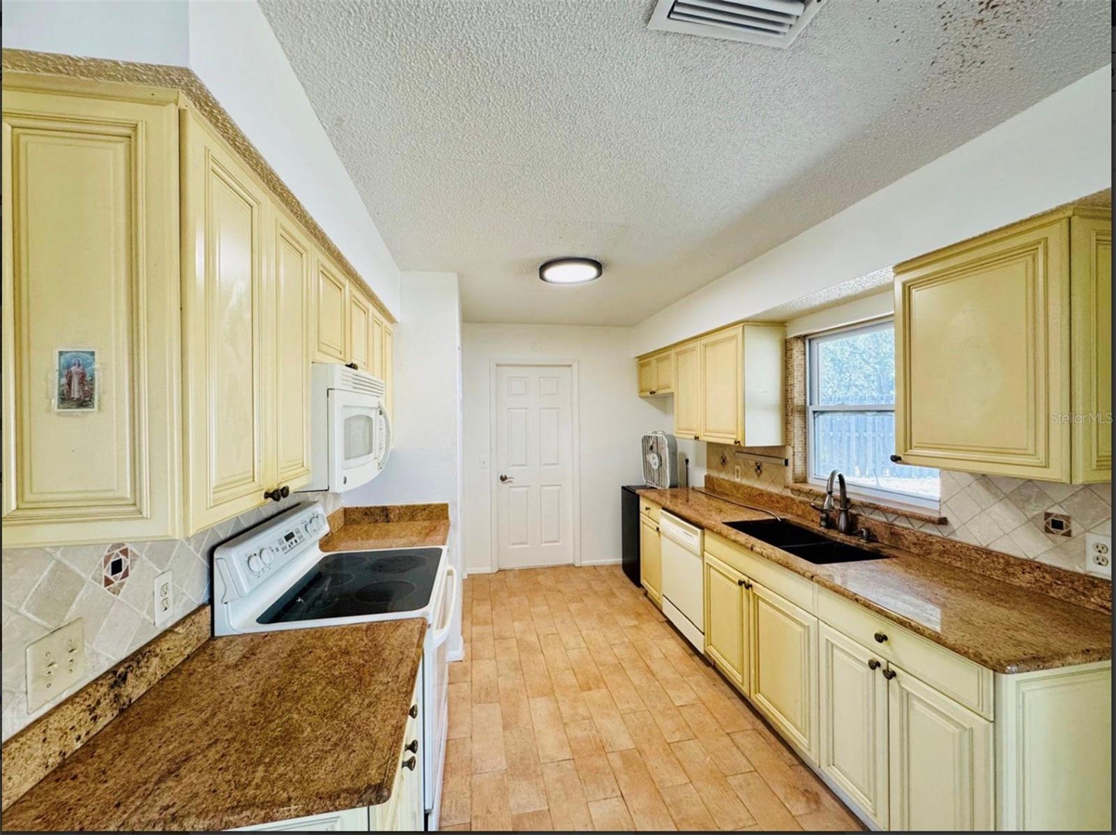 Image 17 of 20 For 7423 Mohawk Trail