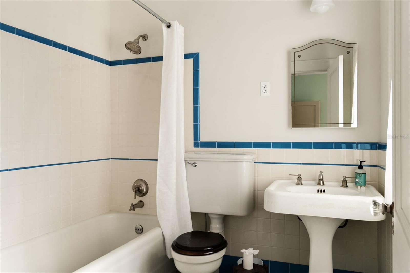 Image 54 of 79 For 403 Jasmine Way