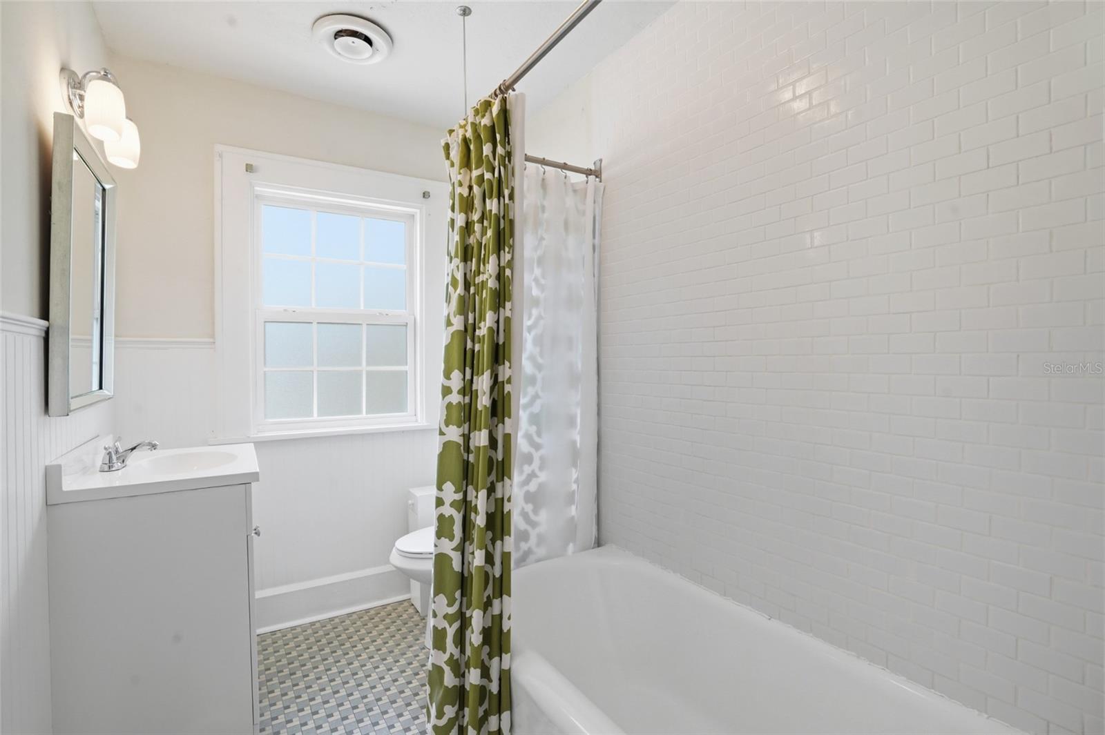 Image 41 of 62 For 126 22nd Avenue Ne