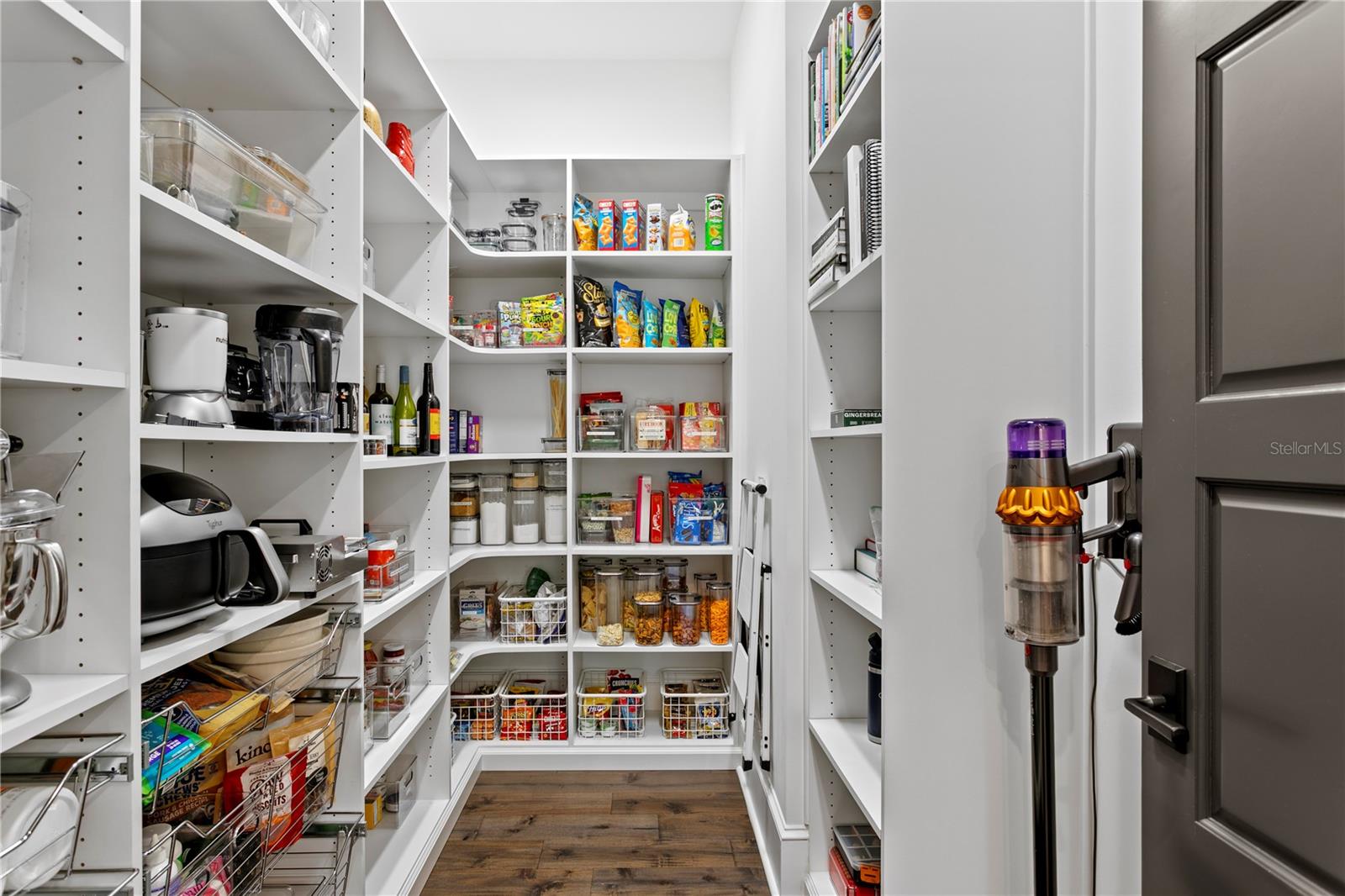 Image 12 of 48 For 605 Ontario Avenue