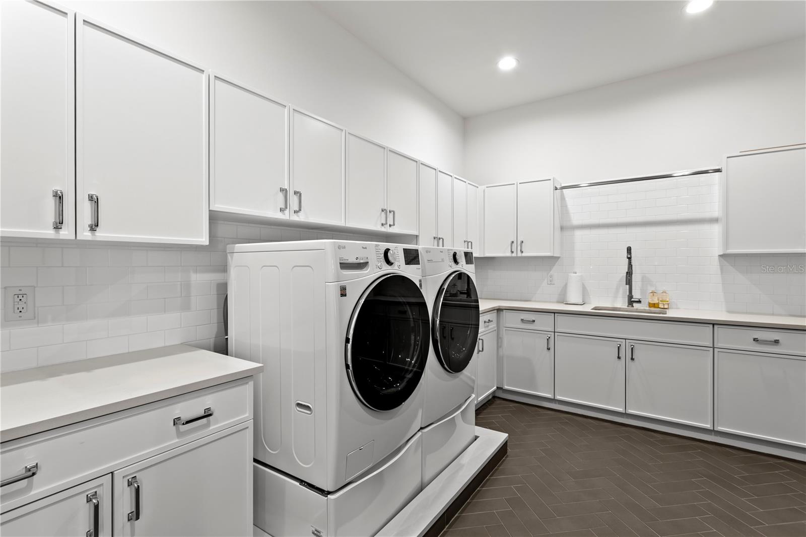 Image 14 of 48 For 605 Ontario Avenue