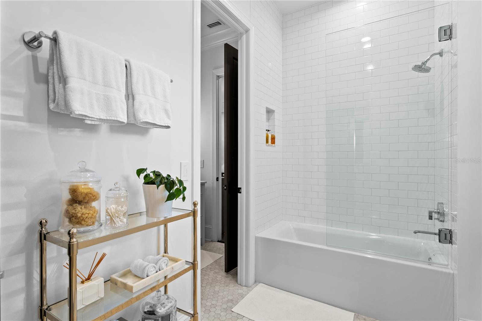 Image 28 of 48 For 605 Ontario Avenue