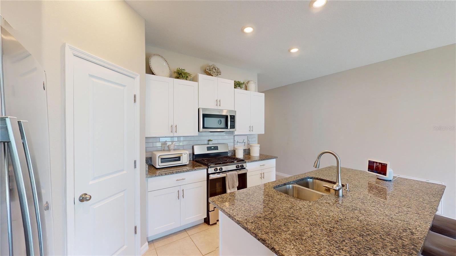 Image 14 of 33 For 10313 Scarlet Skimmer Drive