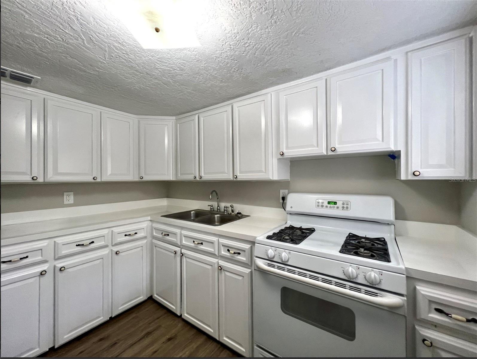 Image 12 of 16 For 2003 10th Street S