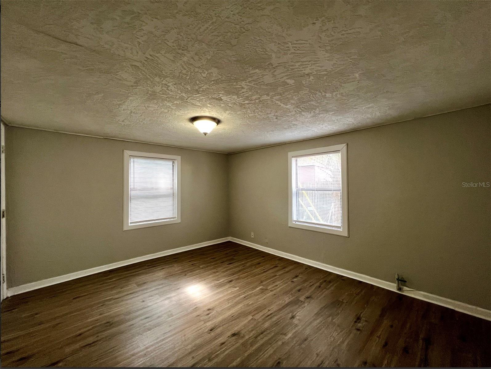 Image 9 of 16 For 2003 10th Street S