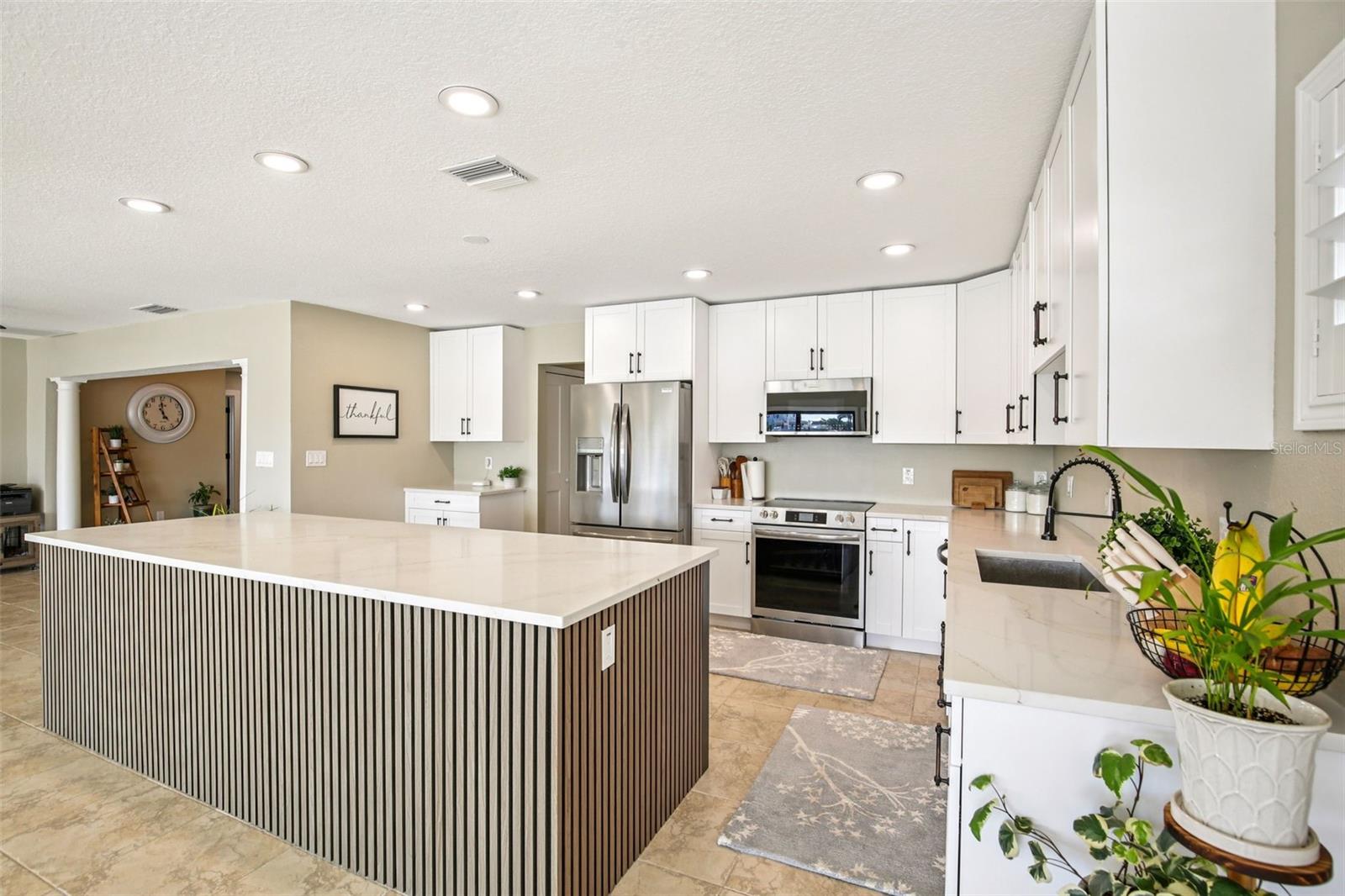 Image 10 of 40 For 565 Crystal Drive