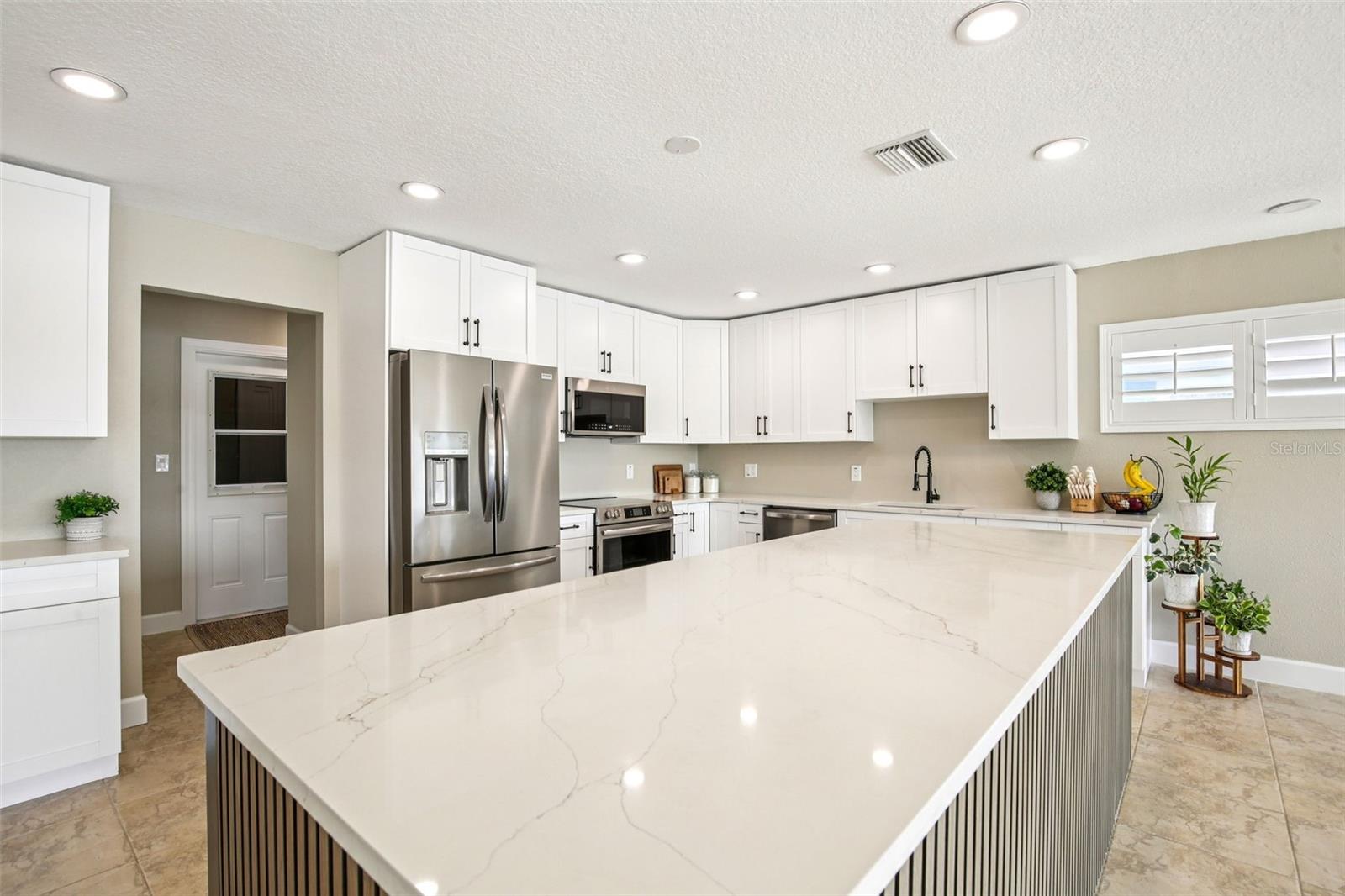 Image 11 of 40 For 565 Crystal Drive