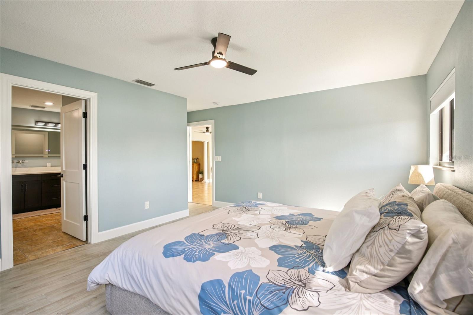 Image 17 of 40 For 565 Crystal Drive