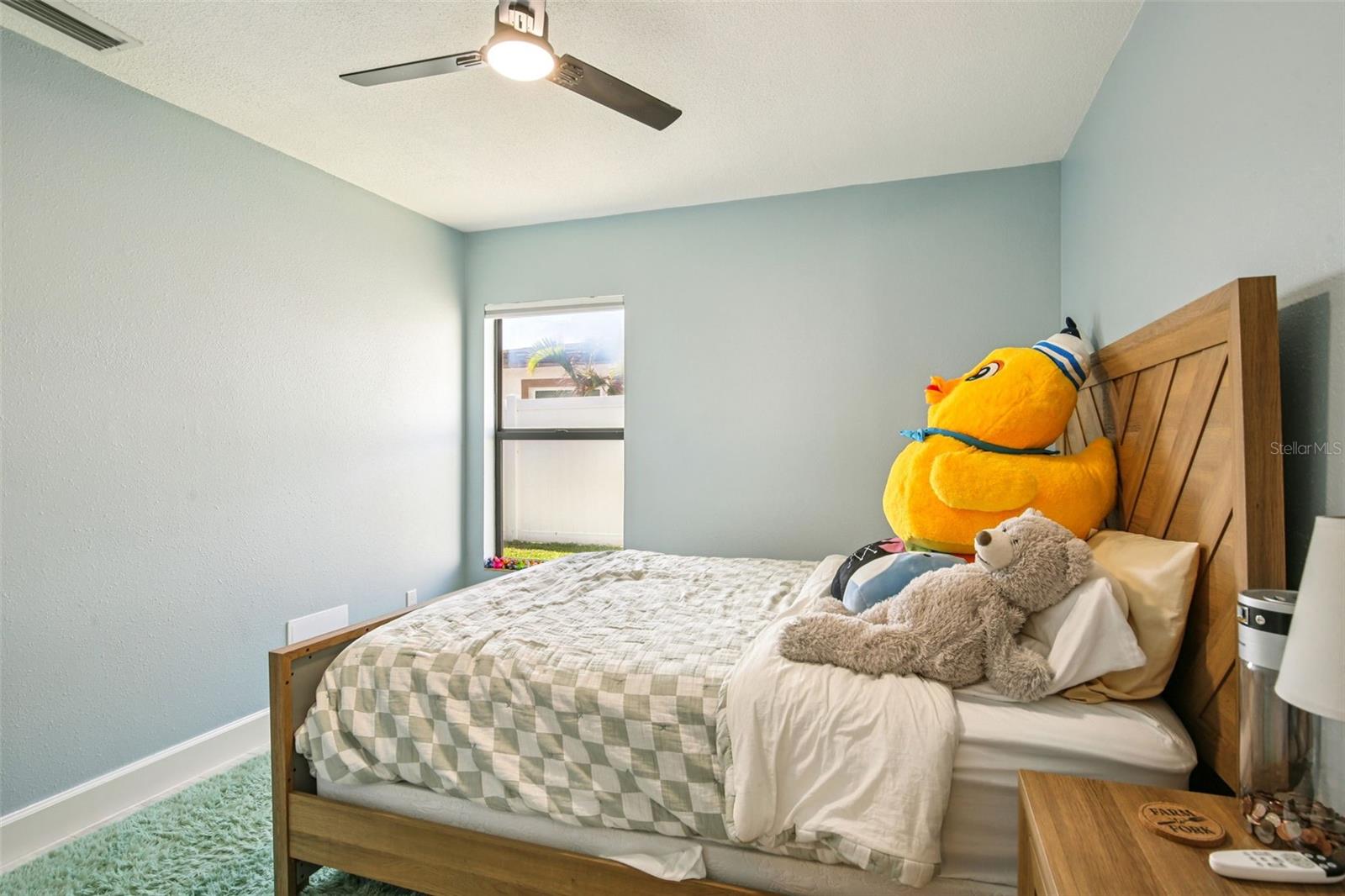 Image 20 of 40 For 565 Crystal Drive