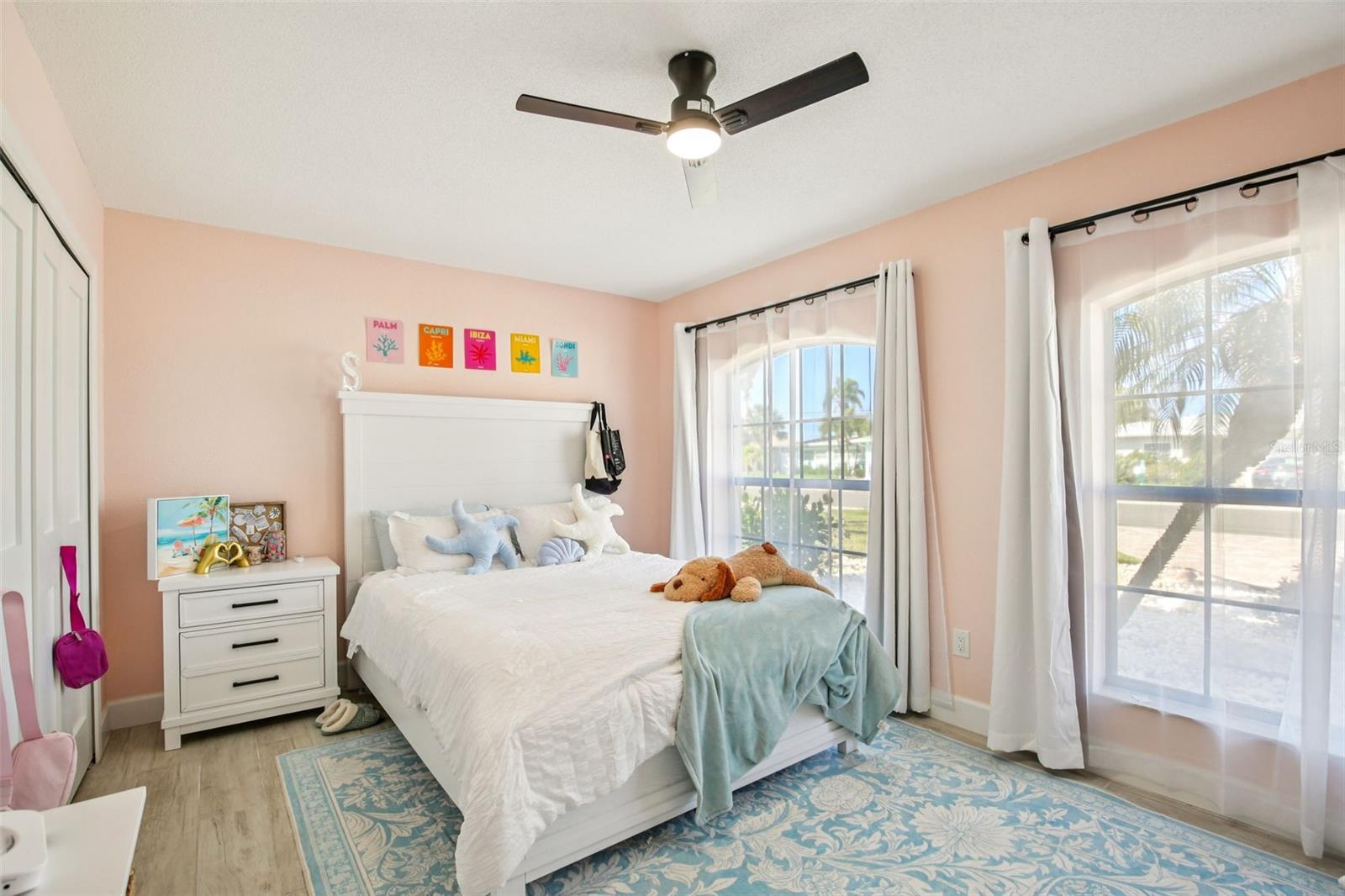 Image 23 of 40 For 565 Crystal Drive