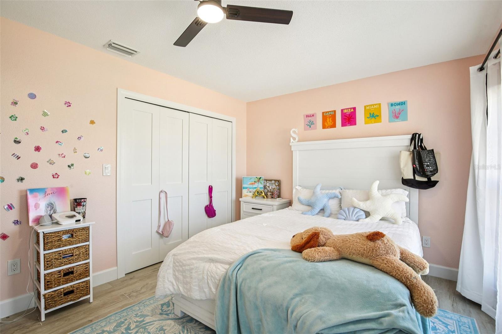 Image 24 of 40 For 565 Crystal Drive