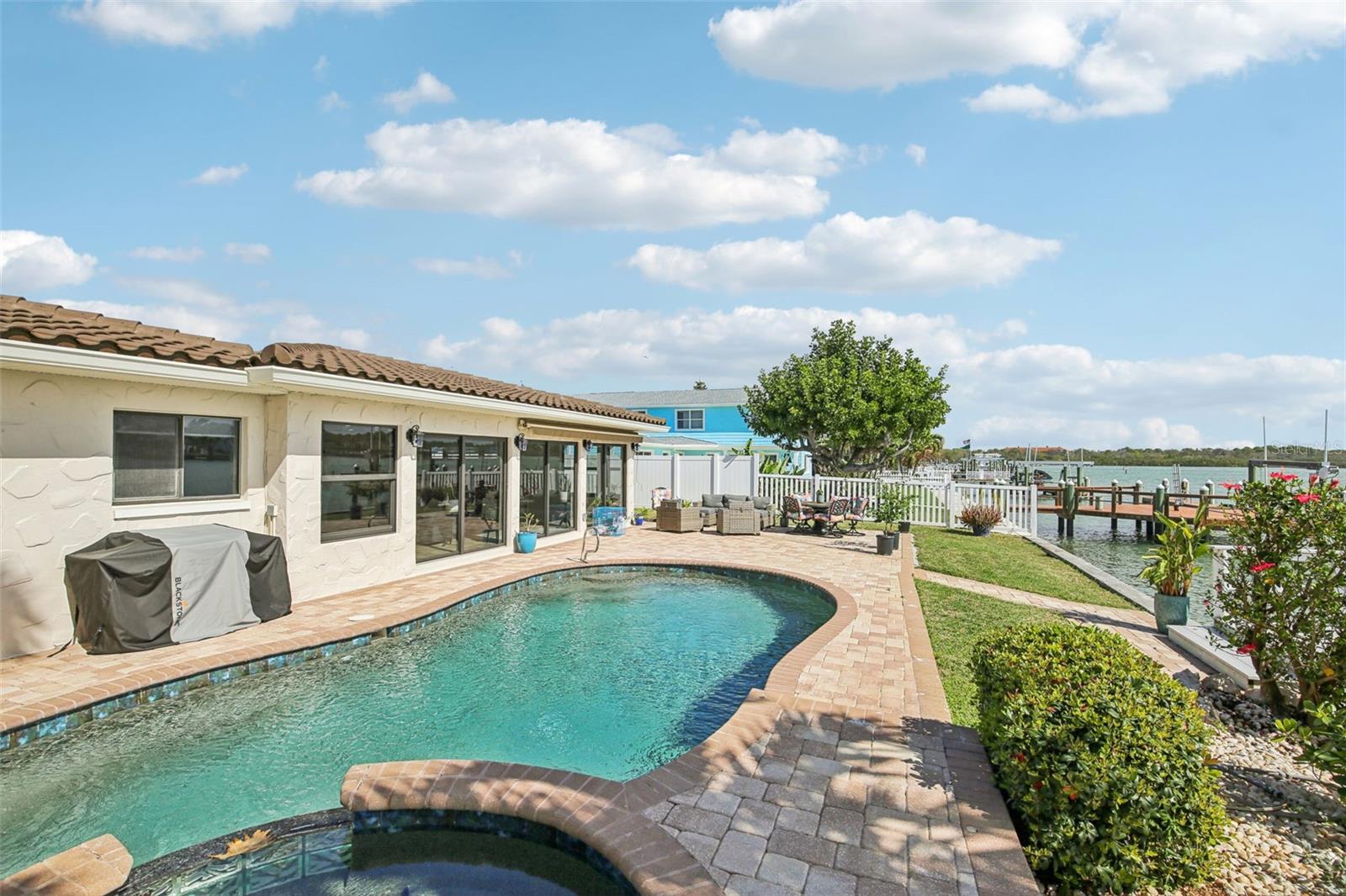 Image 29 of 40 For 565 Crystal Drive