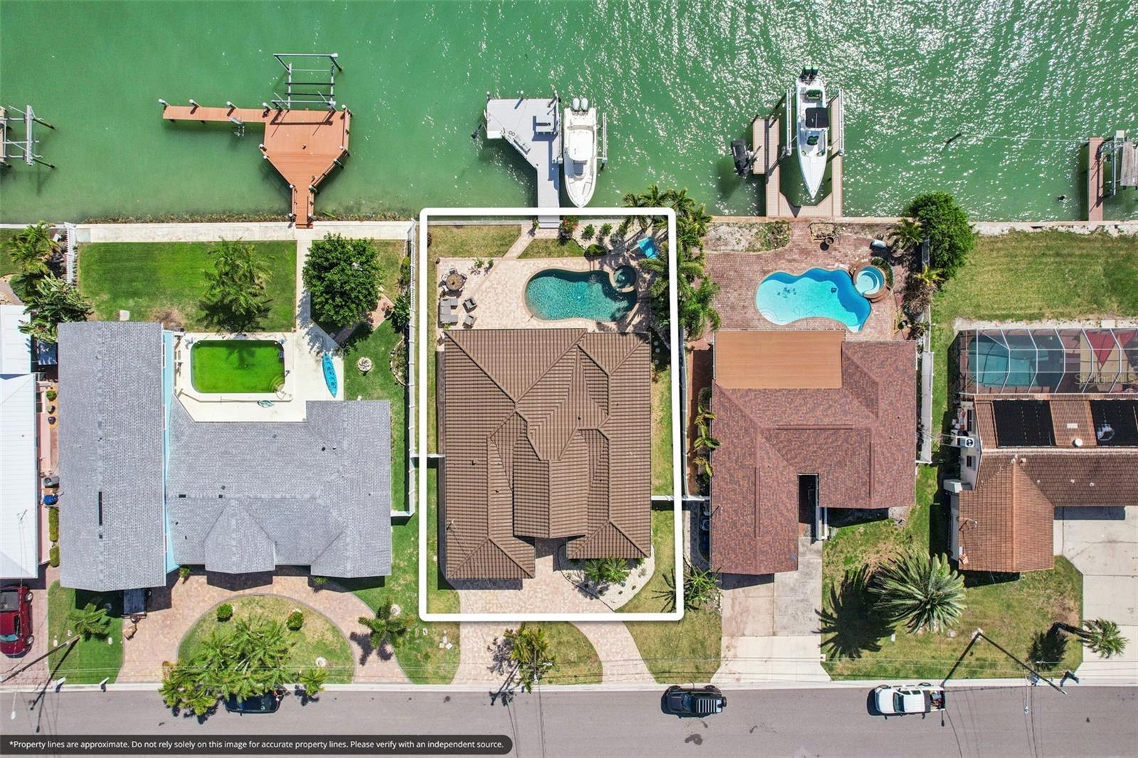 Image 34 of 40 For 565 Crystal Drive